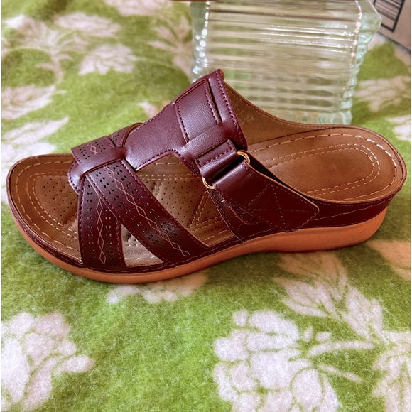 Size 7 Leather Summer sandals wedge Slip on Mules brown lightweight, like new. - Picture 9 of 12